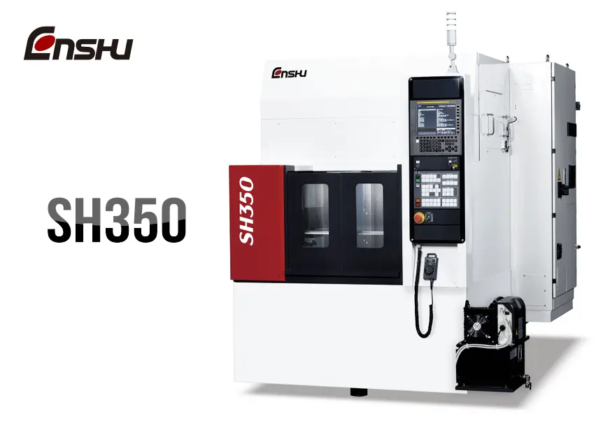 Enshu SH350 横型マシニングセンター。白と黒の本体が清潔な工場スタジオに設置されている。左上と機械本体にEnshuロゴ、機械にSH350の文字。全体はプロフェッショナルでハイテクな雰囲気。